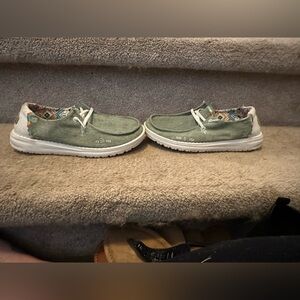 Girls size 3 Hey Dudes - worn 2-3x! Smoke free home